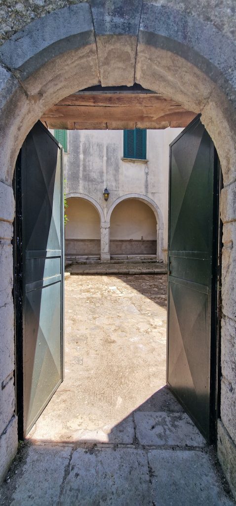 Gestione patrimonio immobiliare: come sapere se ne hai uno, qual è il suo valore e a chi affidarti per farlo fruttare. Affidati ai nostri esperti!
