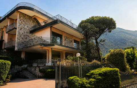 Villa indipendente di prestigio in vendita a Solofra (AV)