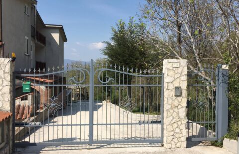 Soluzione semindipendente in vendita a Solofra (AV) alla Via Vigne